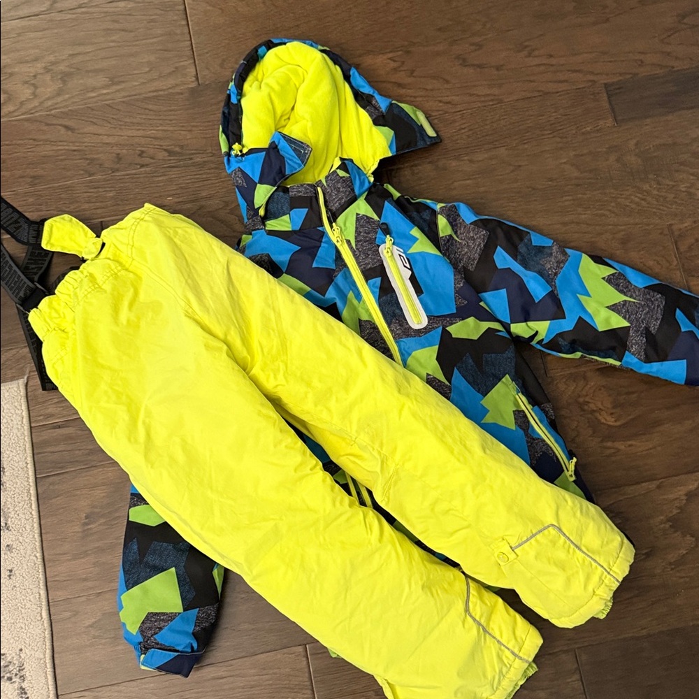 Kids Ski jacket and overalls